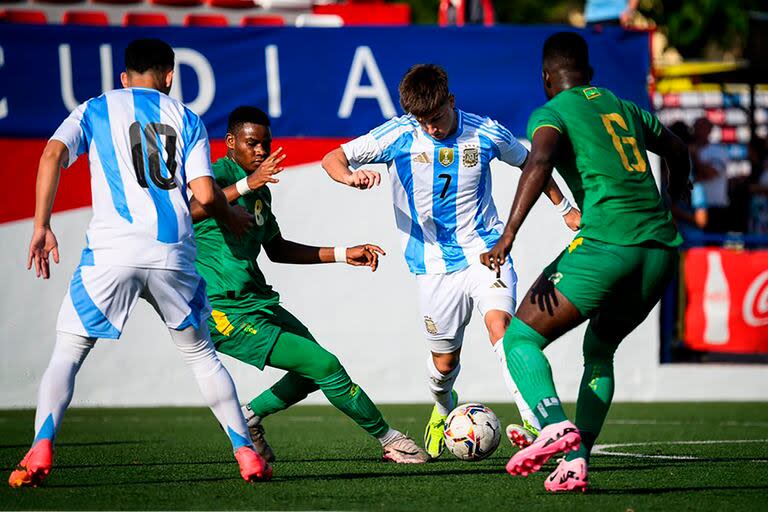 Argentina empató con lo justo frente a Mauritania en el Torneo de L'Alcudia