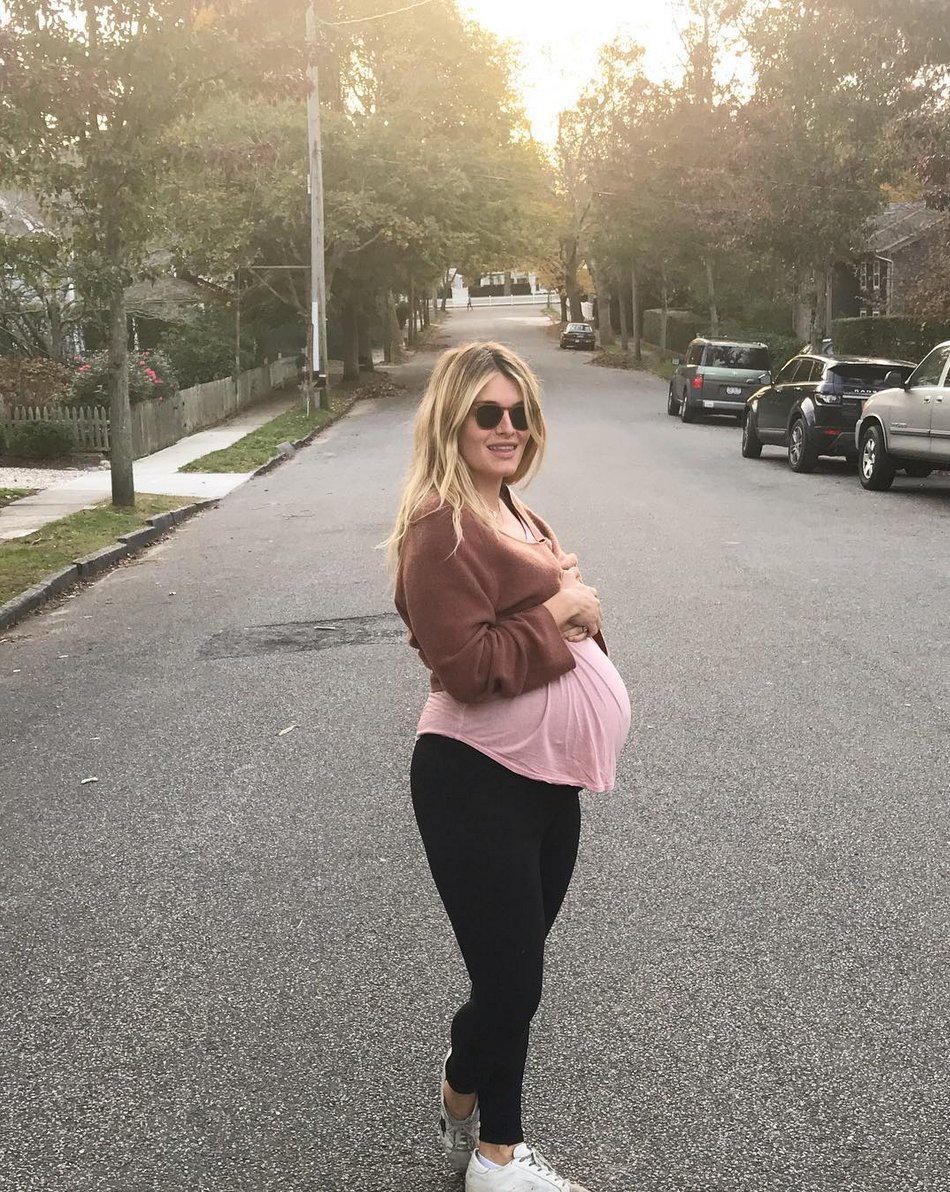 <p>The<em> Chew</em> alum showed off her maternity style while sporting her baby bump on Sunday. “Out here #36weeks,” she wrote. “Cozy sweater + sneakers + leggings up to my boobs. What did we do before these?” Oz and her husband, John Jovanovic, are expecting their third child, a girl, just in time for the holidays. (Photo: <a rel="nofollow noopener" href="https://www.instagram.com/p/BbF7rjxDhq7/?hl=en&taken-by=daphneoz" target="_blank" data-ylk="slk:Daphne Oz via Instagram;elm:context_link;itc:0;sec:content-canvas" class="link ">Daphne Oz via Instagram</a>) </p>