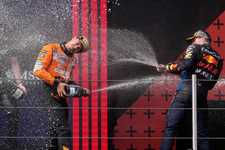 Lando Norris y Max Verstappen, una relación de amistad que tuvo un momento de tirantez con el incidente que provocó el neerlandés en el Gran Premio de Austria