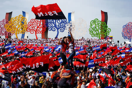 Partidarios del presidente de Nicaragua, Daniel Ortega, durante un evento para conmemorar el aniversario 39 de la victoria de la Revolución sandinista en Managua, Julio 19, 2018. REUTERS/Oswaldo Rivas