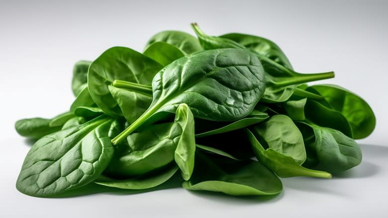 pile of raw spinach