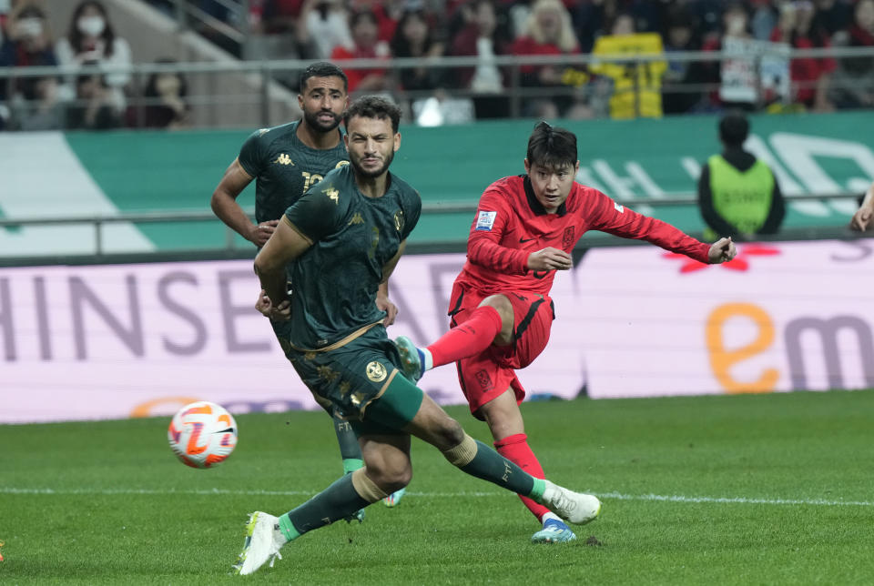 South Korea's Lee Kang-in, right, shoots the ball to score a goal during an international friendly soccer match between South Korea and Tunisia in Seoul, South Korea, Friday, Oct. 13, 2023. (AP Photo/Ahn Young-joon).