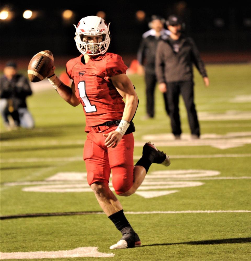 Strawn High School's Grayson Rigdon looks to pass during a Class 1A Division II football playoff game in 2021.