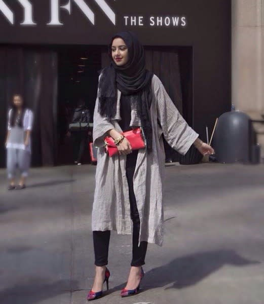 Es muss nicht immer Designer- oder Markenmode sein, wenn es um Kopftücher und Co. geht. Wie man sich als junge Muslimin stylish kleidet, zeigt etwa die international bekannte Fashion-Bloggerin Summer Albarcha. (Bild-Copyright: Instagram/summeralbarcha)
