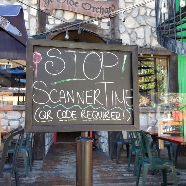 A Montreal pub reminds customers to have their proof of vaccination ready to enter the restaurant. Ontario's vaccine passport goes into effect on Wednesday. It will be required to dine indoors.  (Susan McKenzie/CBC - image credit)