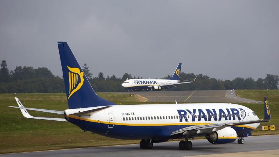 Ryanair-Maschinen auf dem Vorfeld des Flughafens Hahn. Europas größter Billigflieger bleibt auf Wachstumskurs. Foto: Thomas Frey