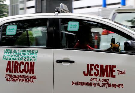 A Grab taxi traverses the busy streets of metro Manila, Philippines, July 22, 2016. REUTERS/Romeo Ranoco