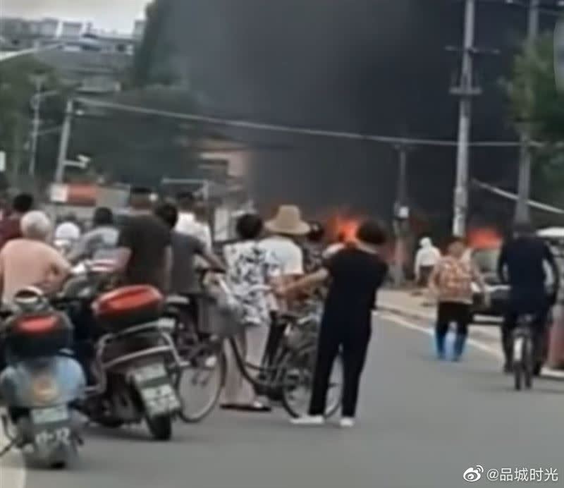 中國湖北驚傳墜機爆炸。（圖／翻攝自濟南時報微博）