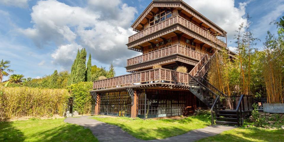 swiss chalet for sale, hampton court, surrey