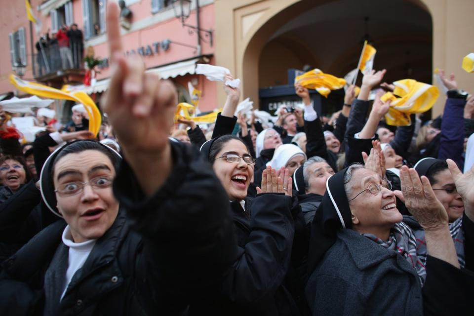 Nuns cheer as Benedict waves to pilgrims for the last time as head of the Catholic Church on 28 February 2013 (Getty)