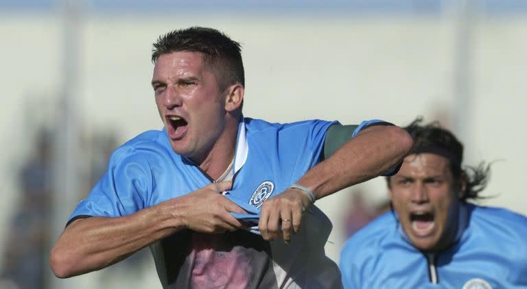 El grito desaforado de gol y la remera con la imagen de su abuela Deodina, que llevaba debajo de la camiseta de Belgrano