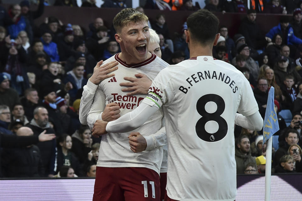 Manchester United's Rasmus Hojlund, left celebrates with Manchester United's Bruno Fernandes after scoring his side's opening goal during the English Premier League soccer match between Aston Villa and Manchester United at the Villa Park stadium in Birmingham, England, Sunday, Feb. 11, 2024. (AP Photo/Rui Vieira)