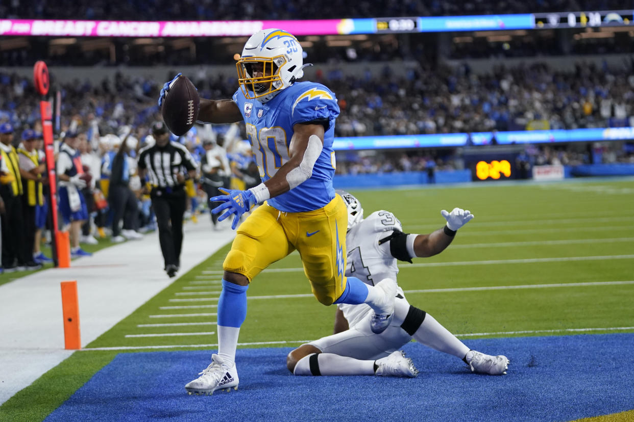 Los Angeles Chargers running back Austin Ekeler scores a touchdown at the end of the first half. (AP Photo/Marcio Jose Sanchez)