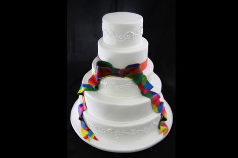 Take a look at some of these beautiful wedding cakes and toppers.