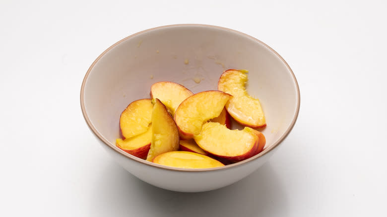 peaches in a bowl