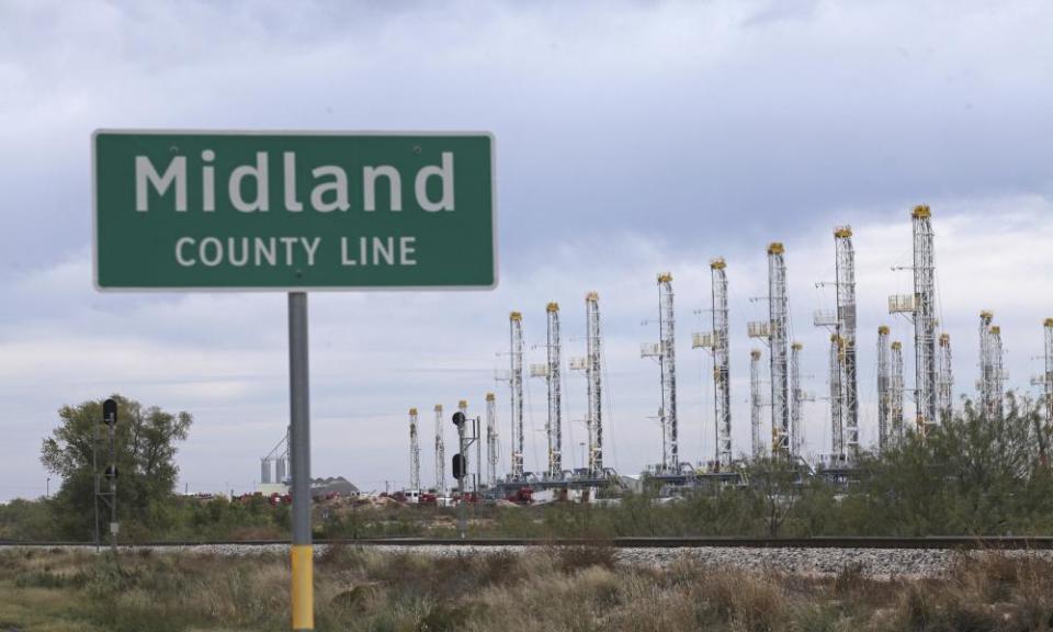 Shale oil rigs in Midland, Texas