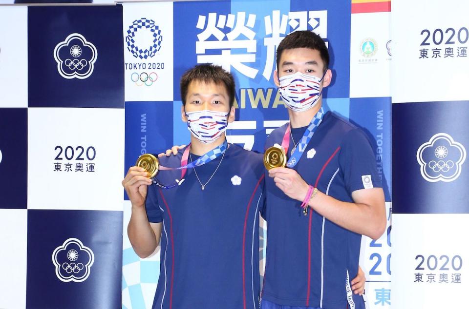李洋和王齊麟拿下羽球男雙奧運金牌。（圖／非凡娛樂）
