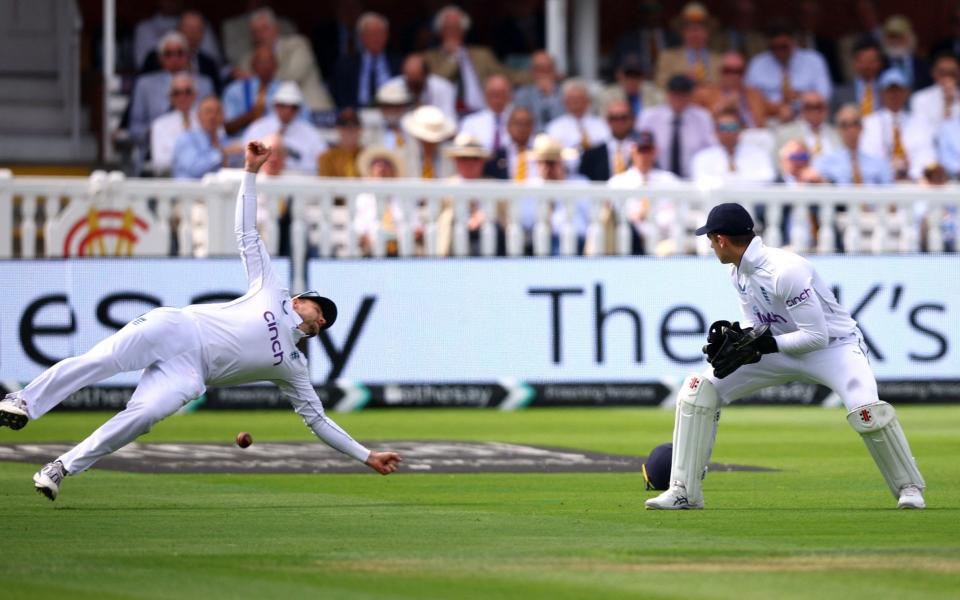 Jamie Smith left the catch to Joe Root