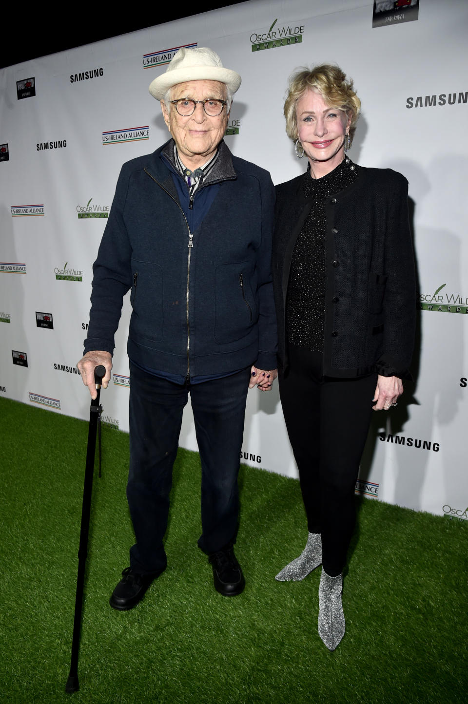 SANTA MONICA, CALIFORNIA - FEBRUARY 06: (L-R) Norman Lear and Lyn Lear attend the Oscar Wilde Awards 2020 at Bad Robot on February 06, 2020 in Santa Monica, California. (Photo by Alberto E. Rodriguez/Getty Images for US-Ireland Alliance)