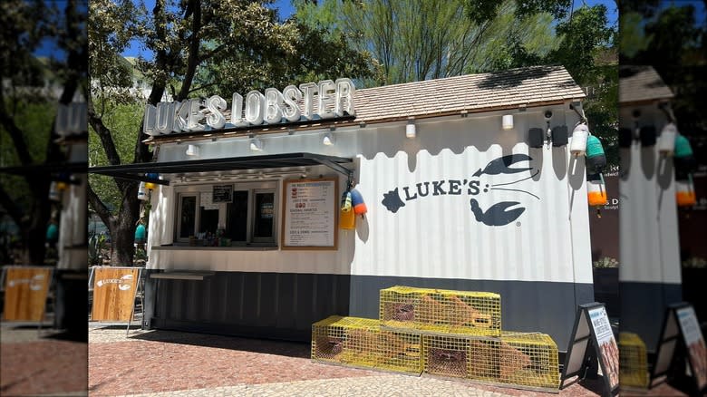 Luke's Lobster shack exterior