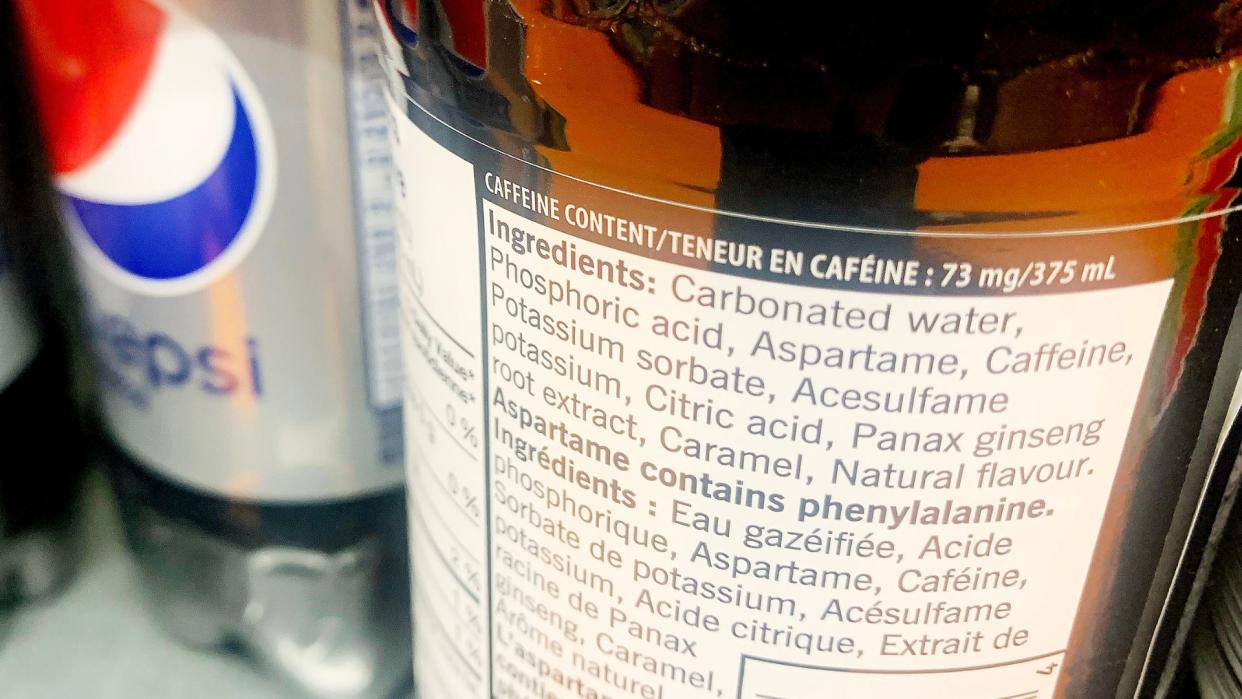  close up on the nutrition label on a bottle of diet pepsi, which includes "aspartame" as ingredient 