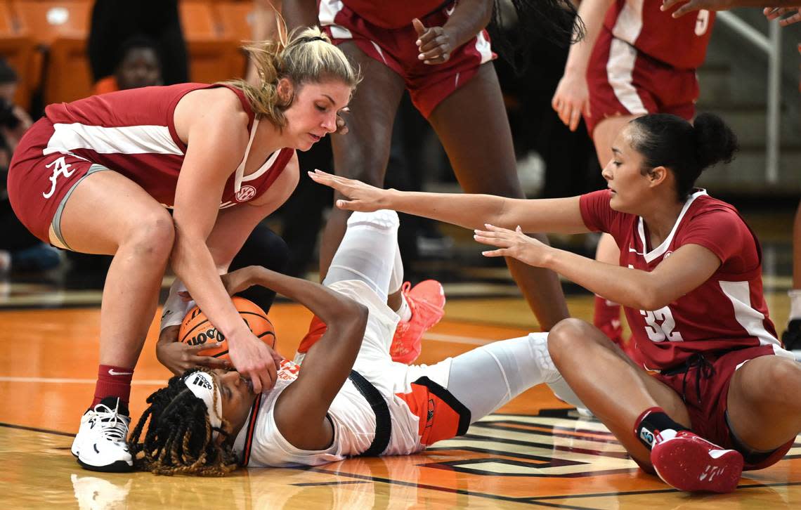 Mercer guard Amoria Neal-Tysor (1) fights for a loose ball during the Bears’ game against Alabama Nov. 30.