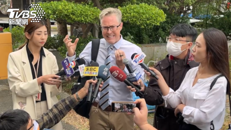 夏克立前往士林地方法院開庭。（圖／簡育琦攝）