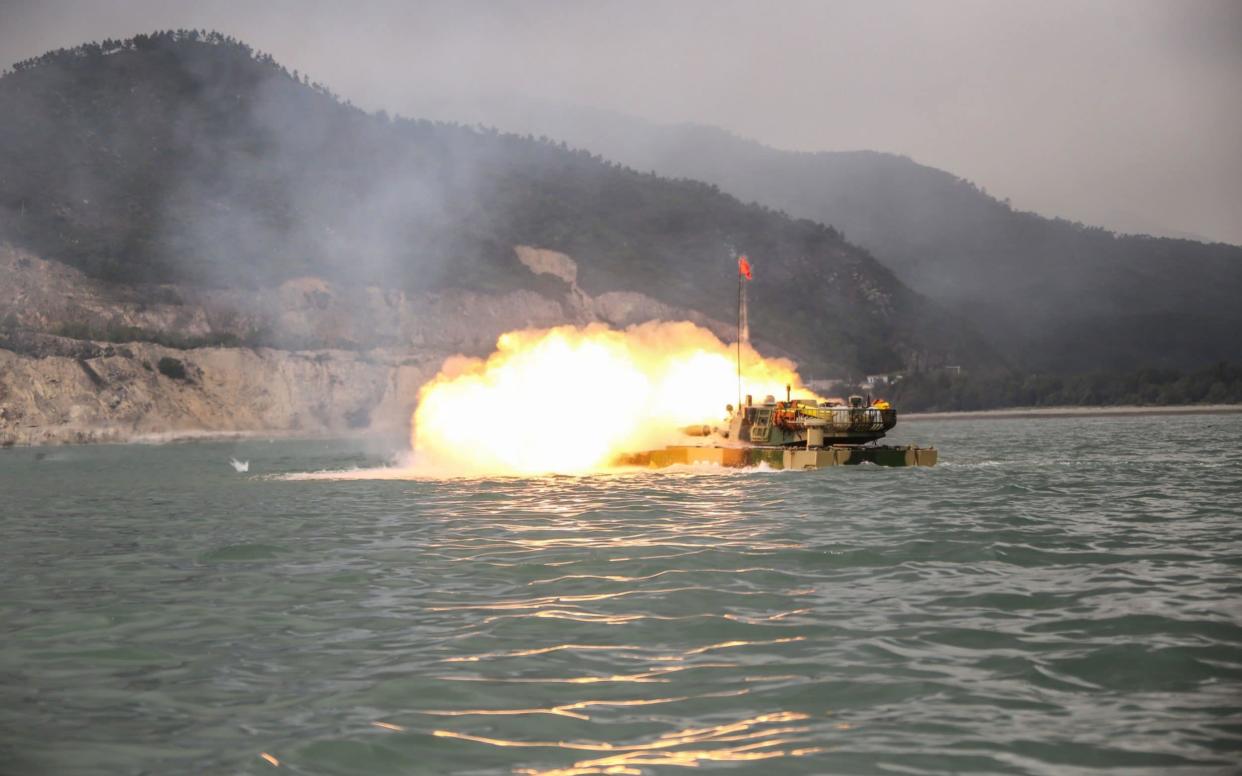 A Type-05 advanced amphibious assault vehicle attached to a brigade fires at simulated sea targets - China Military Online