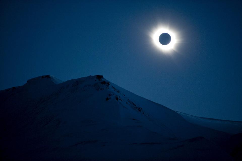 REFILE - REMOVING EXTRA WORD A total solar eclipse is seen in Longyearbyen on Svalbard March 20, 2015. A partial eclipse was visible on Friday, the first day of northern spring, across parts of Africa, Europe and Asia. The total eclipse of the sun was only visible in the Faroe Islands and the Norwegian archipelago of Svalbard in the Arctic Ocean. REUTERS/Jon Olav Nesvold/NTB scanpix TPX IMAGES OF THE DAY ATTENTION EDITORS - THIS IMAGE HAS BEEN SUPPLIED BY A THIRD PARTY. IT IS DISTRIBUTED, EXACTLY AS RECEIVED BY REUTERS, AS A SERVICE TO CLIENTS. NORWAY OUT. NO COMMERCIAL OR EDITORIAL SALES IN NORWAY. NO COMMERCIAL SALES.
