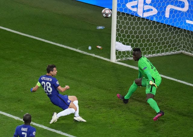 Cesar Azpilicueta makes a crucial clearance 