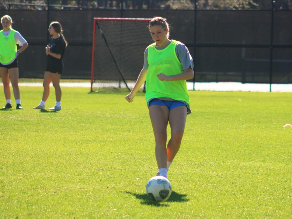 Ponte Vedra fullback Hadley Conway passes the ball upfield in practice before the state final four.