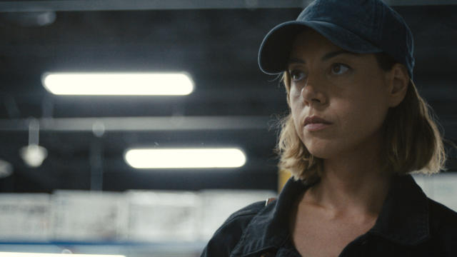 Aubrey Plaza Learned How to Commit Credit Card Fraud For 'Emily the  Criminal