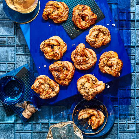 How to Make an Egg Wash and Use It for Golden Baked Goods