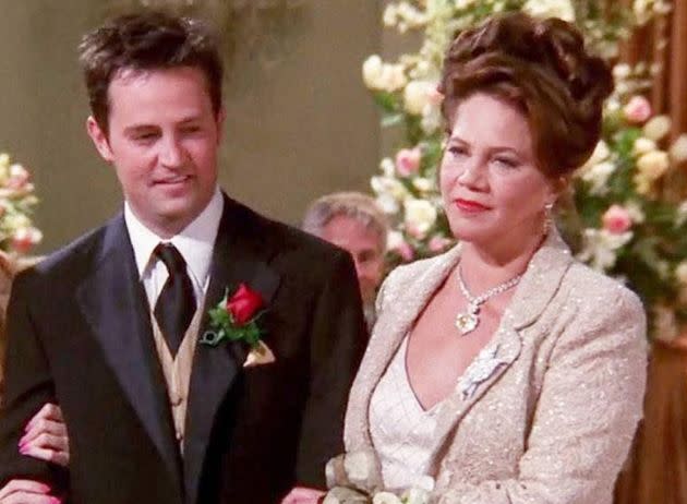 Matthew Perry and Kathleen Turner in Friends (Photo: NBC)