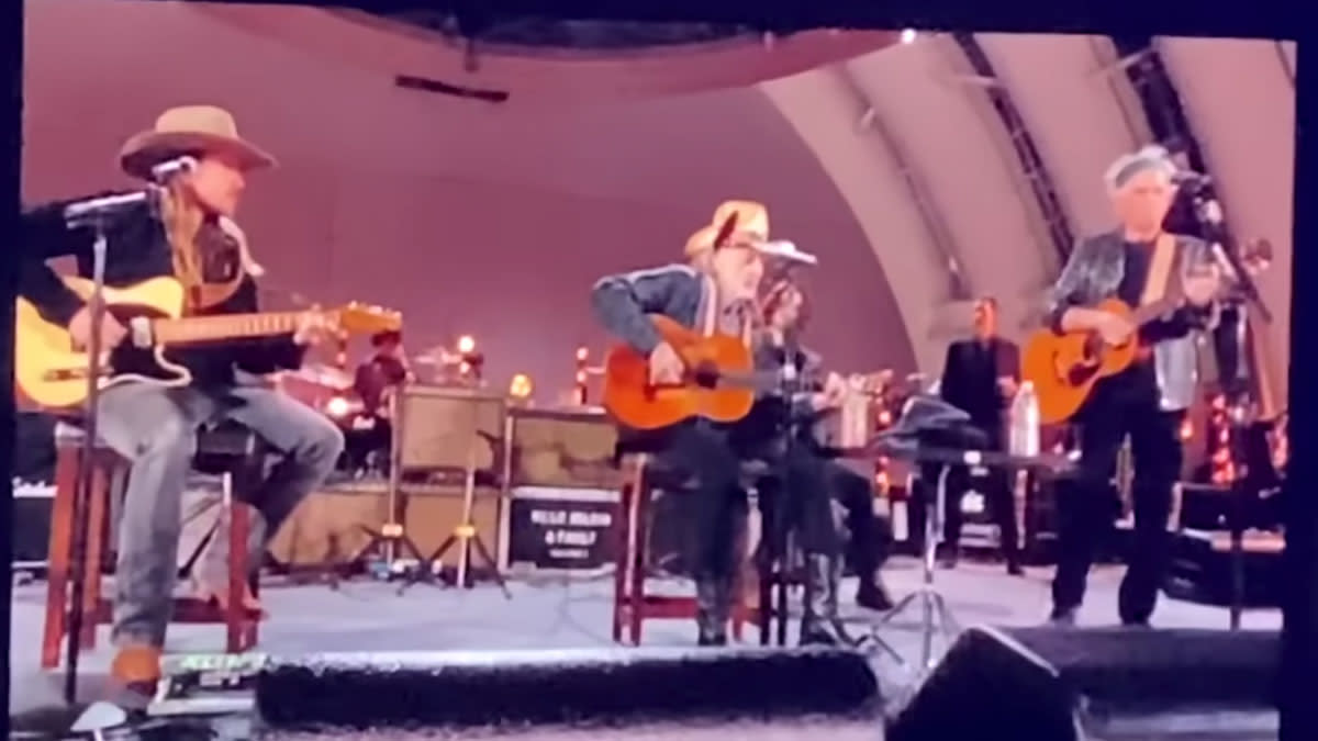  Willie Nelson, Lukas Nelson and Keith Richards at Shotgun Willie's 90th birthday concert in Los Angeles 