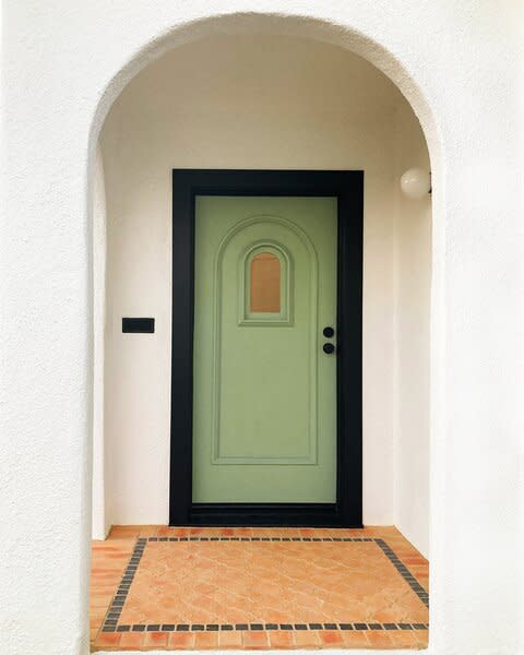 Mandy restored the front door herself and installed cement tiles from Arto Brick, a local company. 