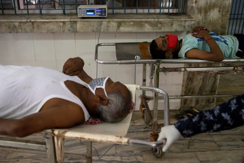 Wider Image: Last doctor standing: Pandemic pushes Indian hospital to brink