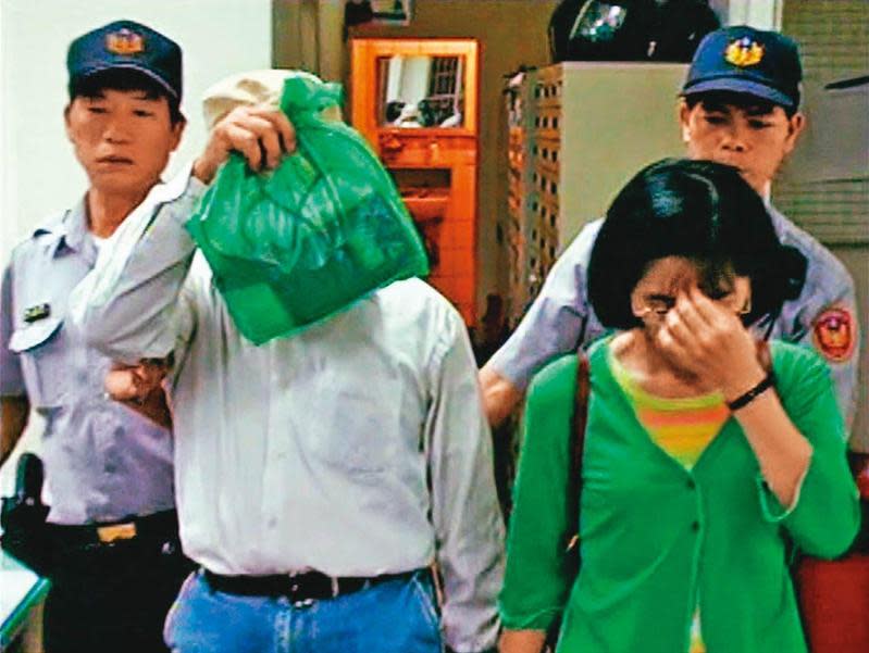 黃女（右）和林男（左）被警方逮捕後，承認殺害趙男並將其棄屍郊外。（東森新聞提供）