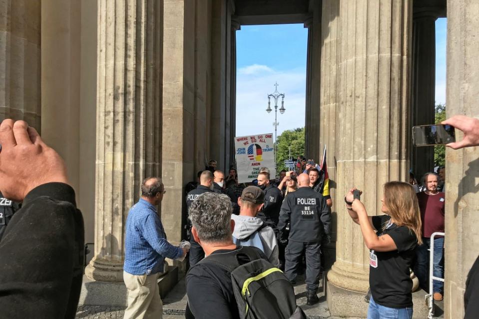 Die Polizei sperrt den Zugang zum Pariser Platz.<span class="copyright">Dennis Meischen</span>