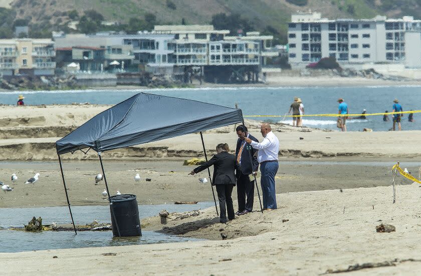 MALIBU, CA-JULY 31, 2023: Members of the Los Angeles County Sheriff's Department investigate the scene at the Malibu Lagoon, where a body was found inside a 55-gallon drum. According to Lt. Hugo Reynaga of the L.A. County Sheriff's Dept., a lifeguard noticed the 55-gallon drum floating in the middle of the lagoon this morning and after getting it to shore and opening up the lld, discovered a lifeless human body inside. (Mel Melcon / Los Angeles Times)