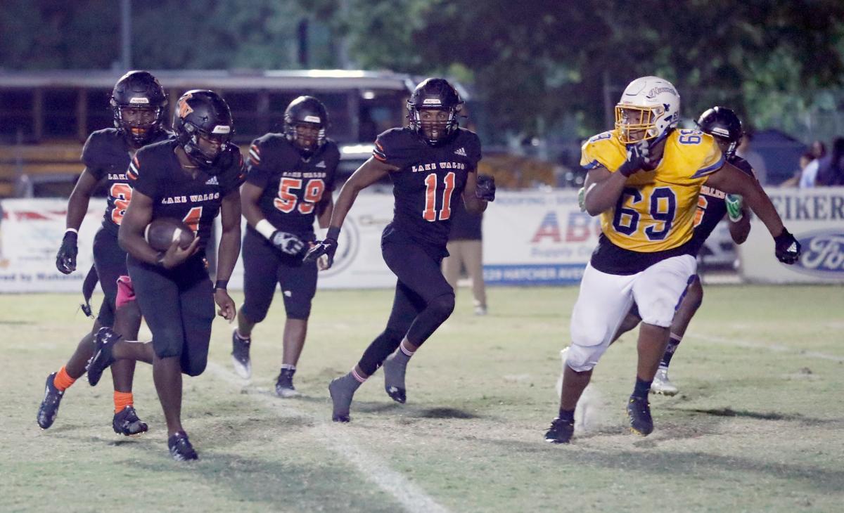 Winter Haven runs over Auburndale ahead of football playoffs.