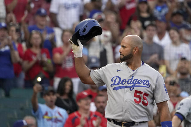 Albert Pujols greeted with minute-long ovation from Cardinals fans, Yadier  Molina hug