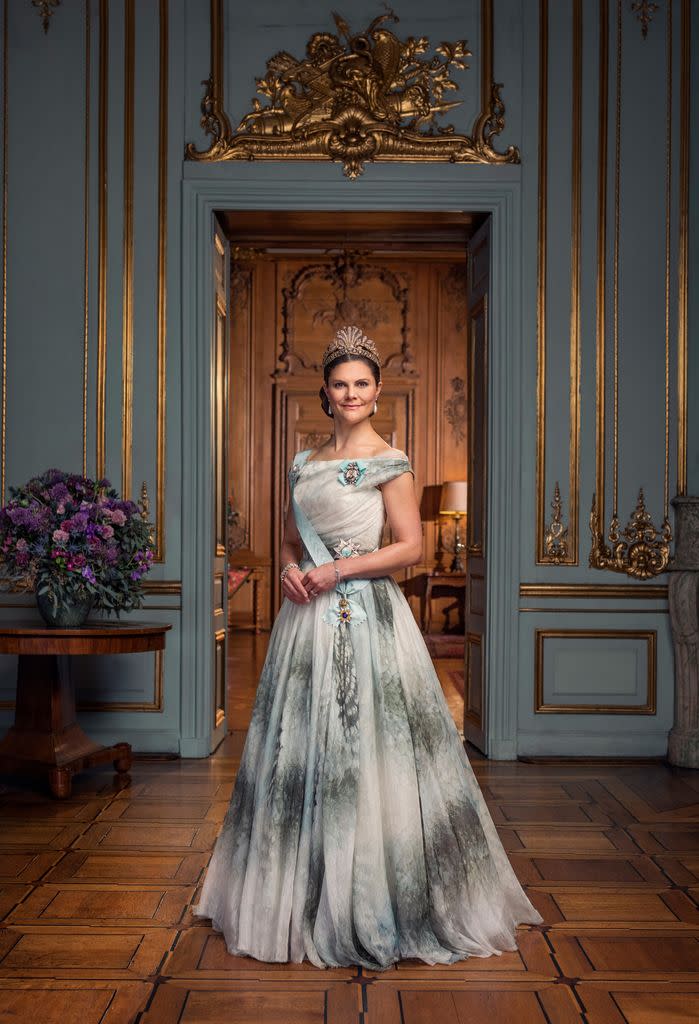 Victoria de Suecia, look de gala con vestido y tiara