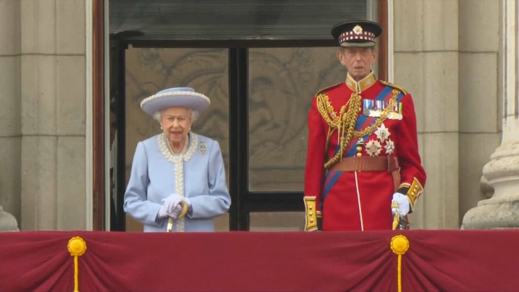 Elizabeth II et son cousin Edward de Kent le 2 juin 2022 lors de son jubilé de platine - BFMTV