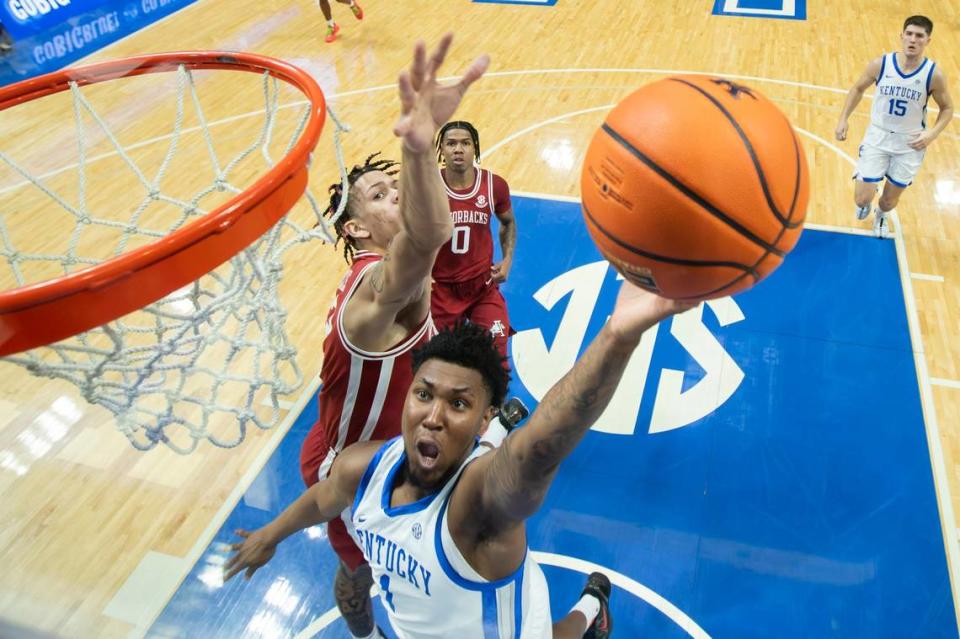 Kentucky’s Justin Edwards (1) drives to the basket against Arkansas during a game at Rupp Arena on March 2.