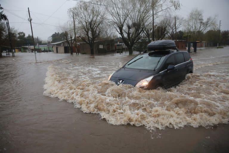 Inundaciones en La Plata, calle 13 y 94