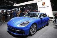 <p>El nuevo Porsche Panamera Turbo Sport Turismo visto en la edición 87 del Salón Internacional del Automóvil de Ginebra, Suiza, el 7 de marzo de 2017 (REUTERS / Arnd Wiegmann). </p>