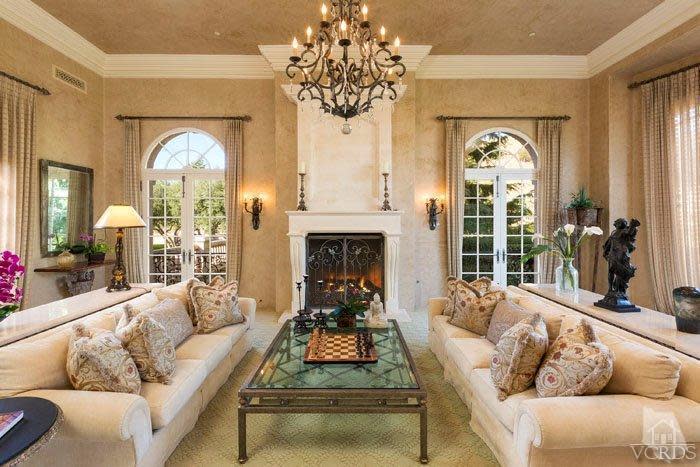 Britney Spears, the New ‘Queen of Vegas,’ Buys $7.4 Million L.A. Mountain Retreat