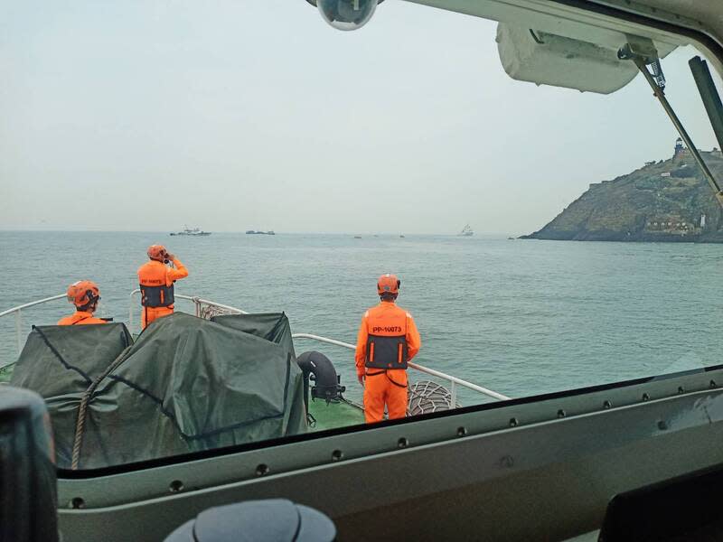 中國籍「閩龍漁61222」漁船14日在金門東碇水域沉沒，經五天搜救，海巡署金門海巡隊將以一般巡邏持續搜尋。（資料照／海巡署提供） 