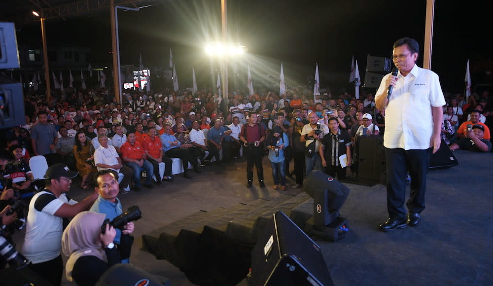 Sabah Chief Minister Datuk Seri Shafie Apdal addresses a youth gathering in Bongawan January 13, 2020. — Bernama pic